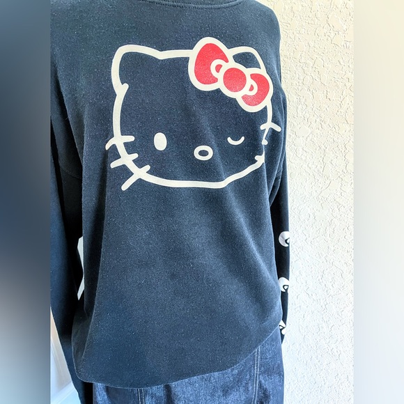 Hello Kitty Sanrio Women’s Sweatshirt Size L-Runs Large - Picture 6 of 10